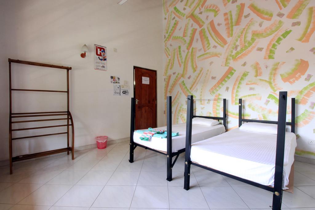 Flipflop Hostel Negombo Luaran gambar