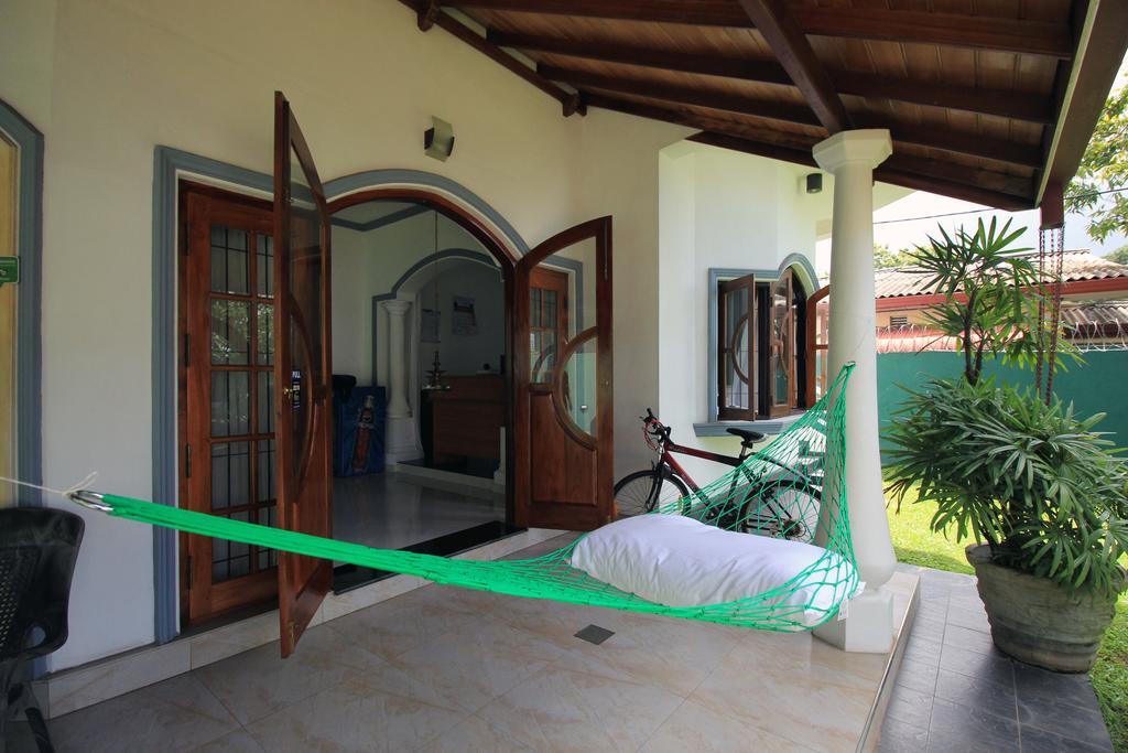 Flipflop Hostel Negombo Luaran gambar