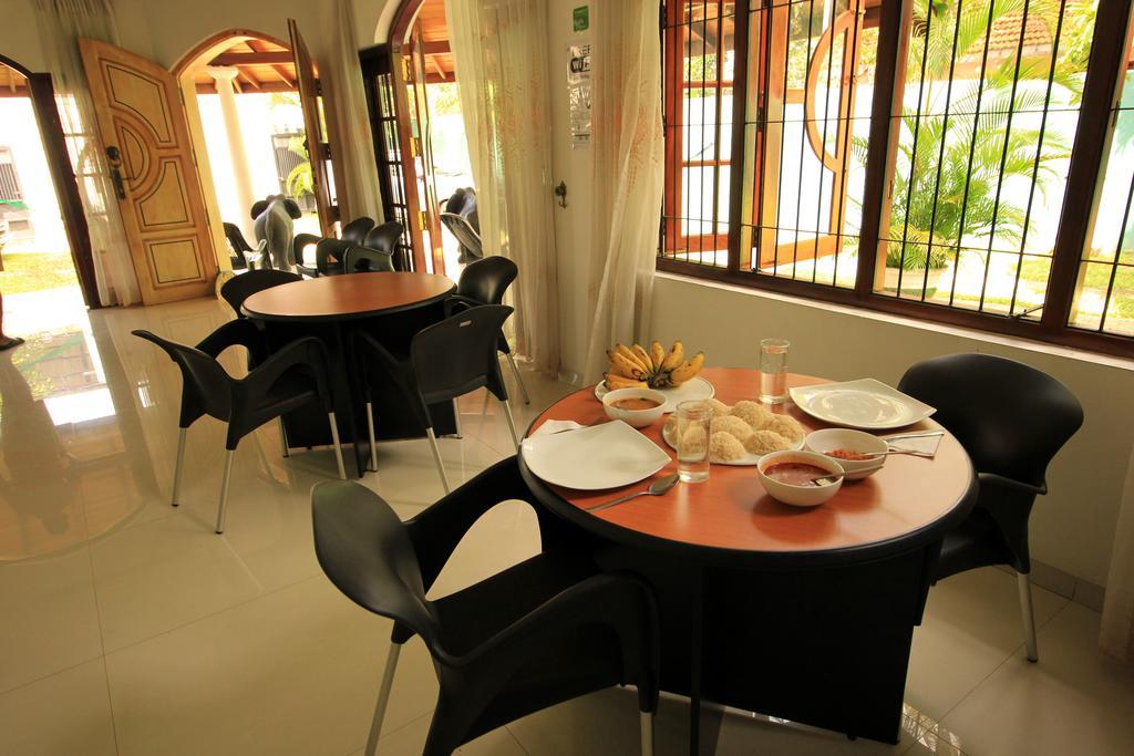 Flipflop Hostel Negombo Luaran gambar