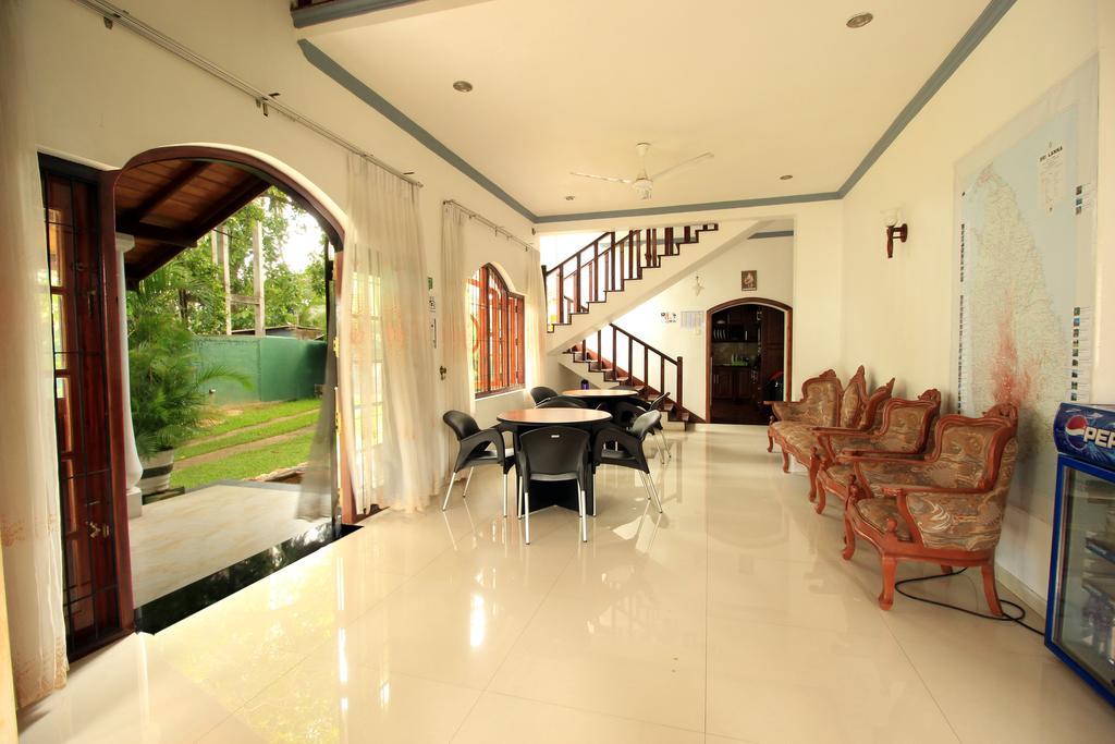 Flipflop Hostel Negombo Luaran gambar
