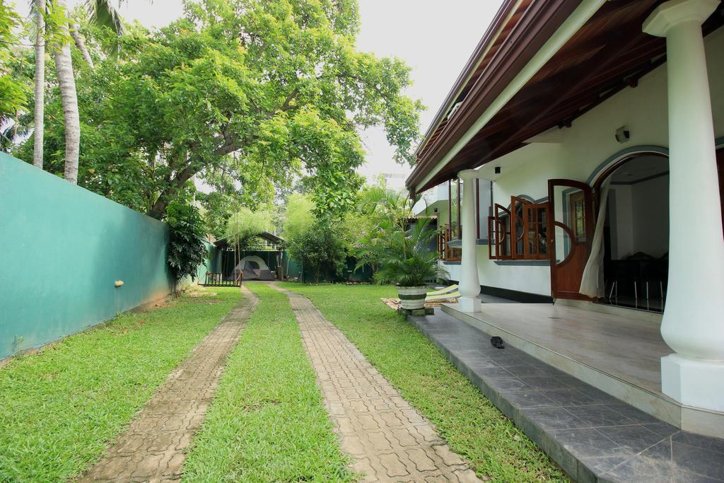 Flipflop Hostel Negombo Luaran gambar