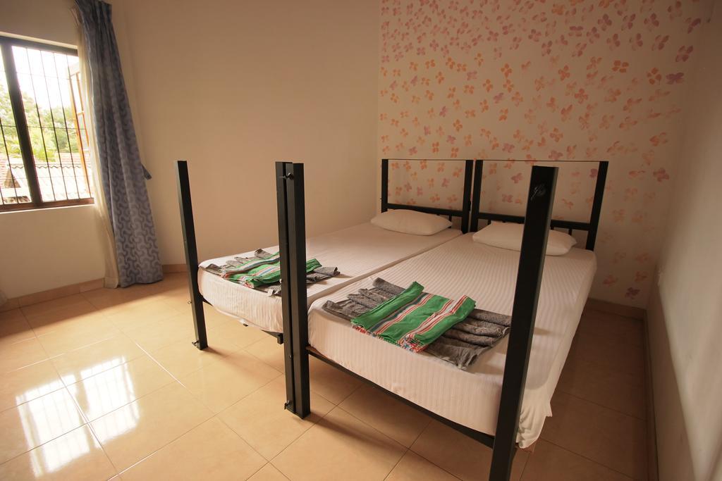 Flipflop Hostel Negombo Luaran gambar