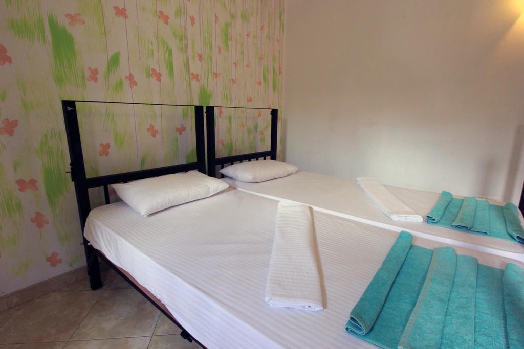 Flipflop Hostel Negombo Luaran gambar