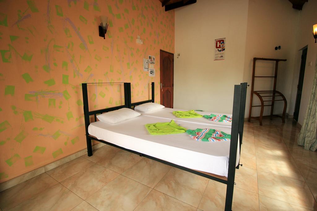 Flipflop Hostel Negombo Luaran gambar