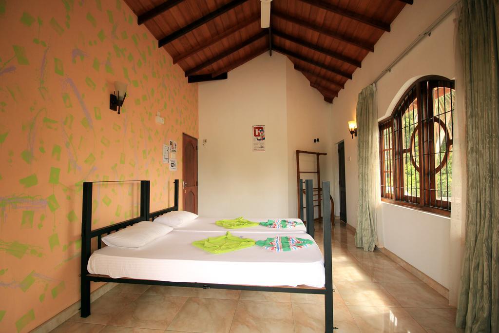 Flipflop Hostel Negombo Luaran gambar