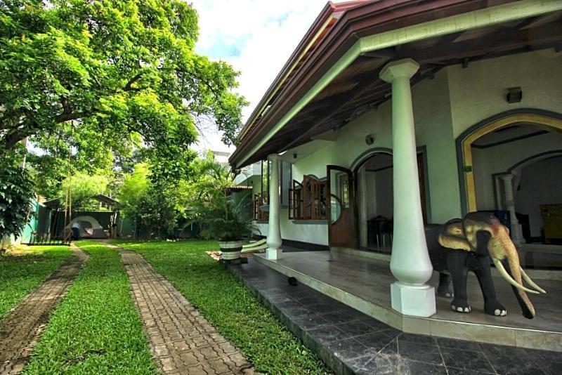 Flipflop Hostel Negombo Luaran gambar