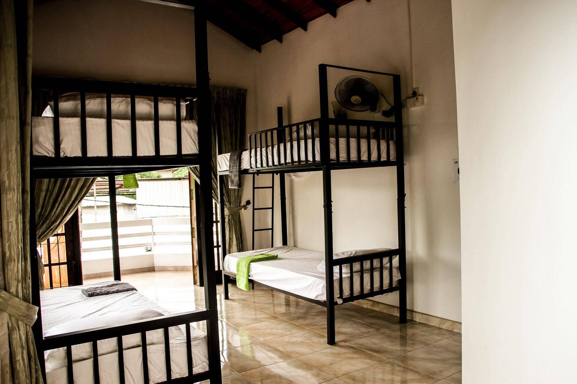 Flipflop Hostel Negombo Luaran gambar