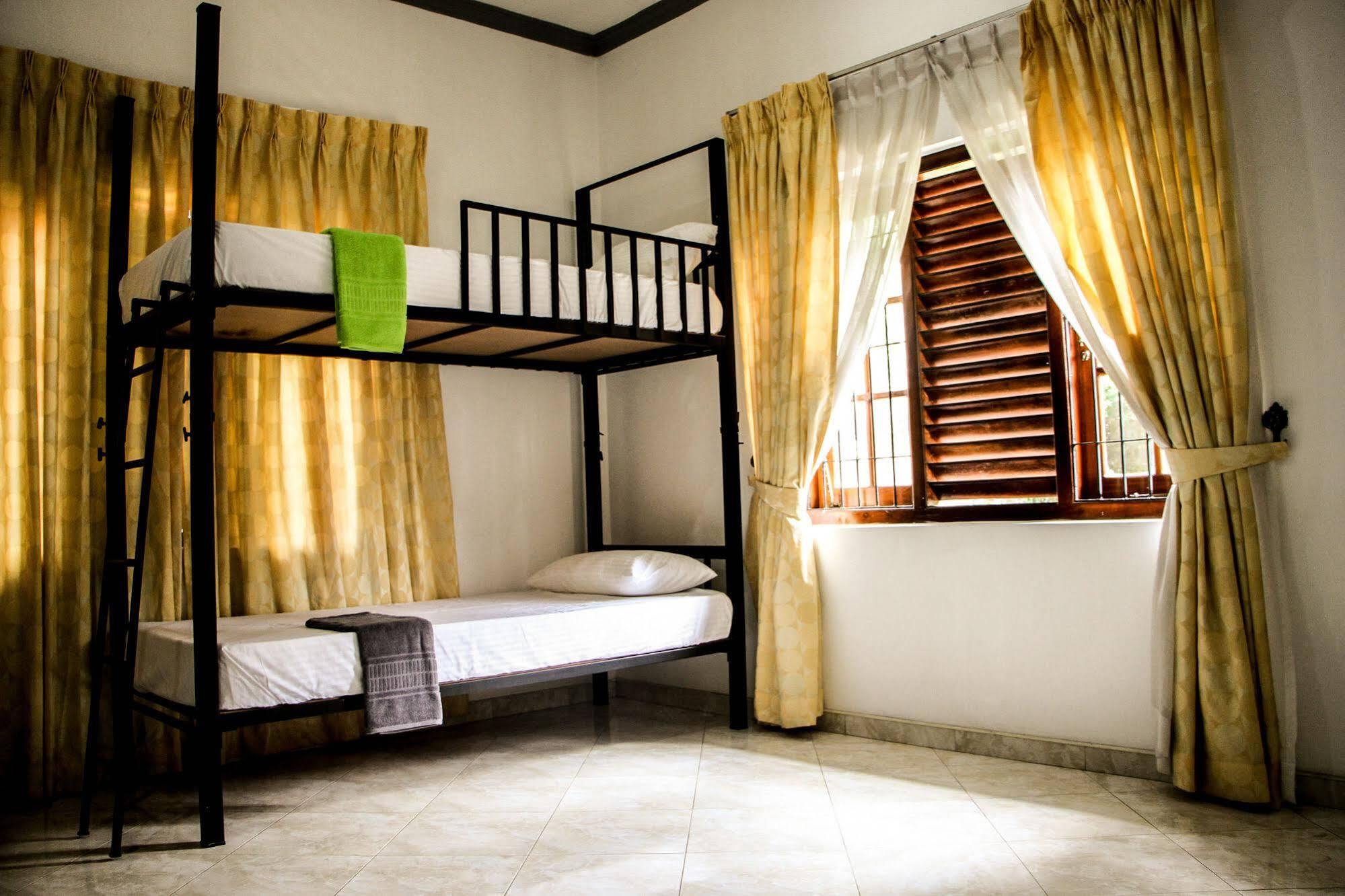 Flipflop Hostel Negombo Luaran gambar