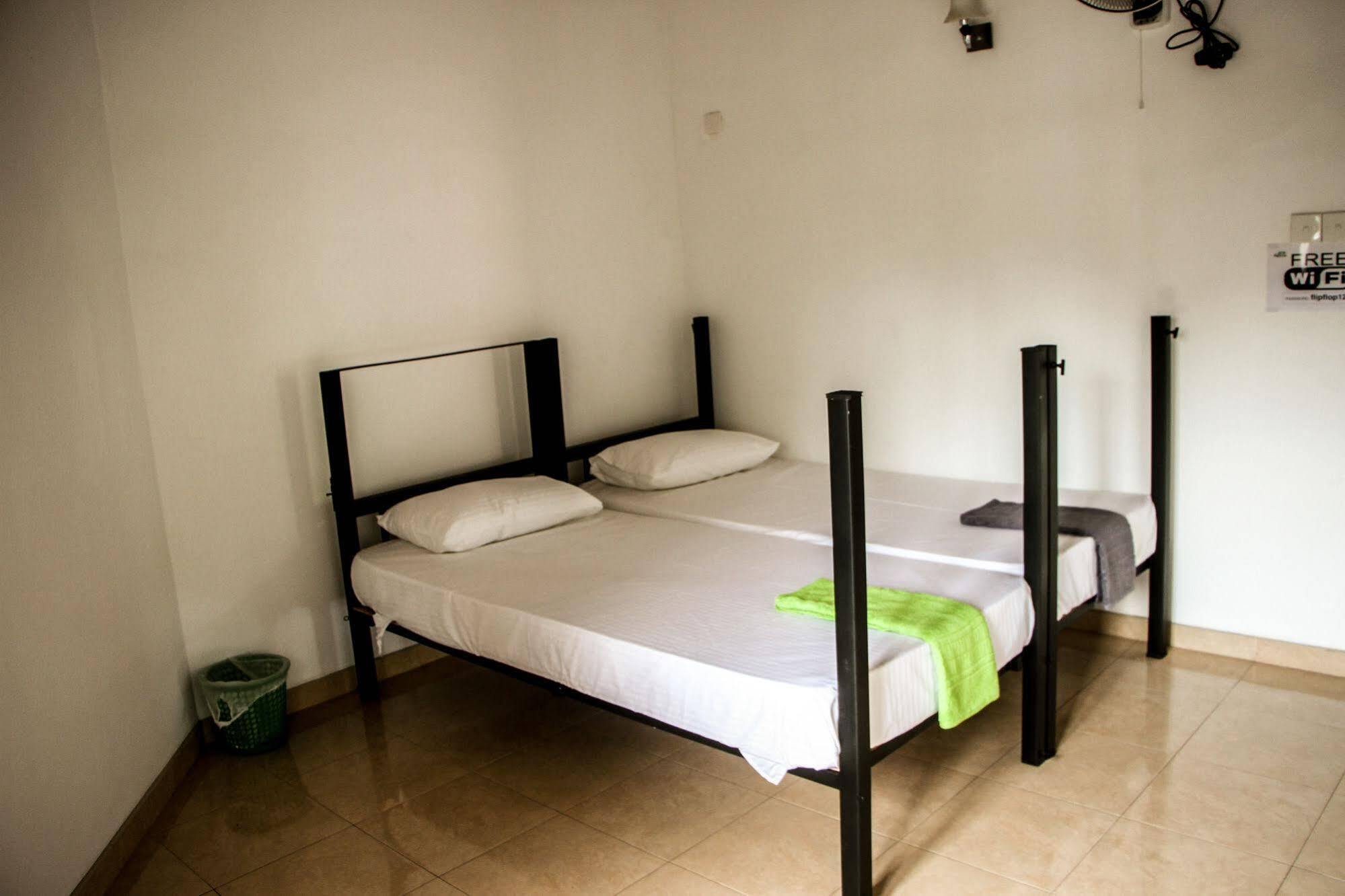 Flipflop Hostel Negombo Luaran gambar