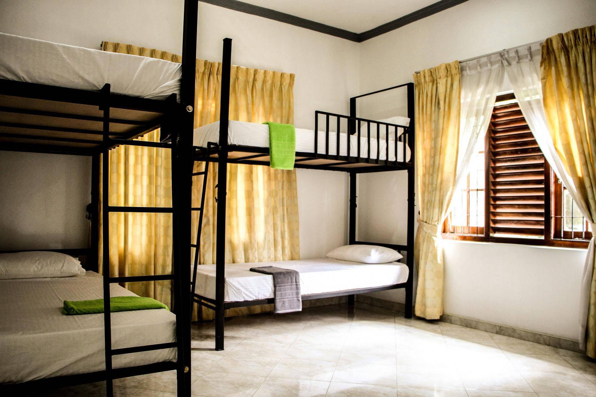 Flipflop Hostel Negombo Luaran gambar