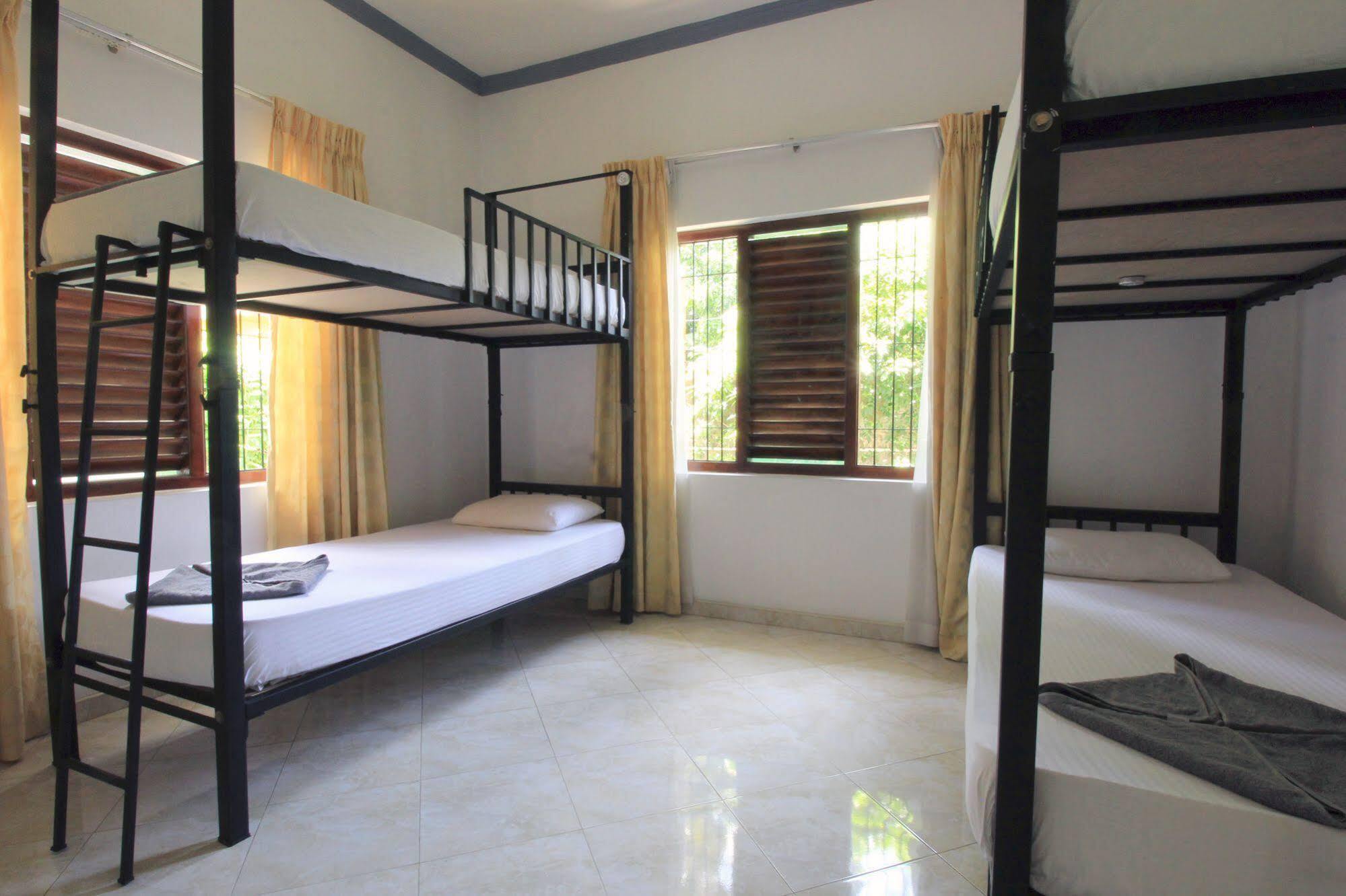 Flipflop Hostel Negombo Luaran gambar
