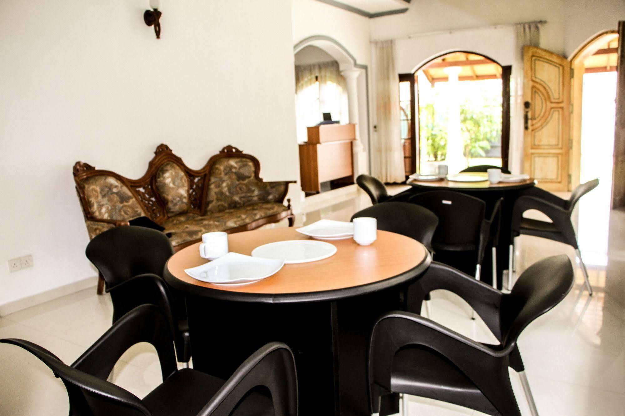 Flipflop Hostel Negombo Luaran gambar